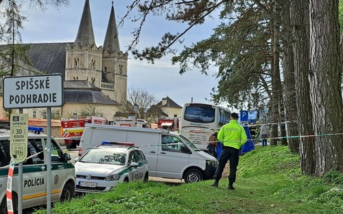 Tragická nehoda autobusu: Nepoužil ručnú brzdu? Aký je dôvod úmrtia mladých na východe?