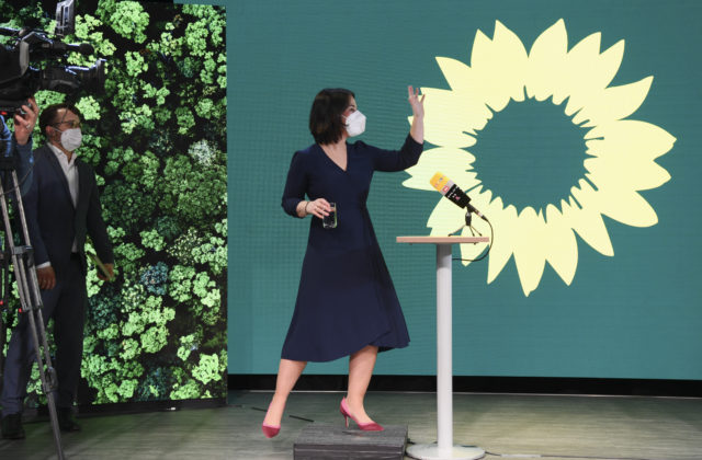 Zelení predstavili kandidátku na nemeckú kancelárku, voľby sľubujú nepredvídateľný priebeh
