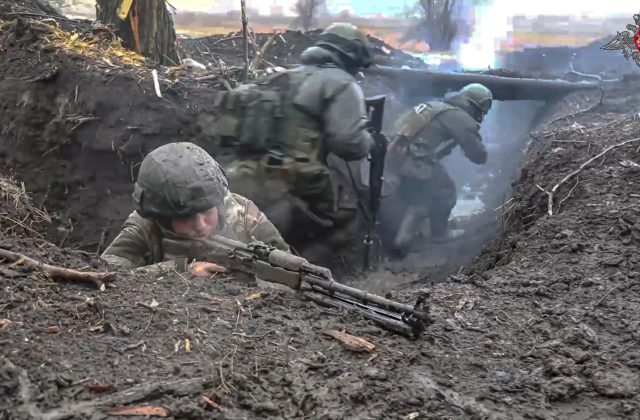 Rusko prišlo o ďalších takmer tisíc vojakov. Ukrajina hlási aj stratu 13 tankov a 19 bojových obrnených vozidiel 