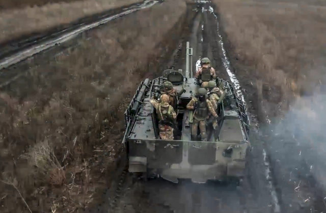 Ukrajina priblížila ďalšie straty, ruská armáda prišla o takmer 1 300 vojakov aj 14 tankov