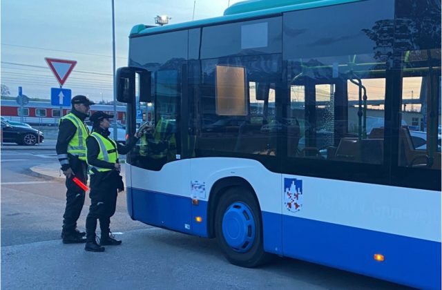 Vodič linkového autobusu v Levoči jazdil pod vplyvom alkoholu, polícia mu namerala viac ako jedno promile