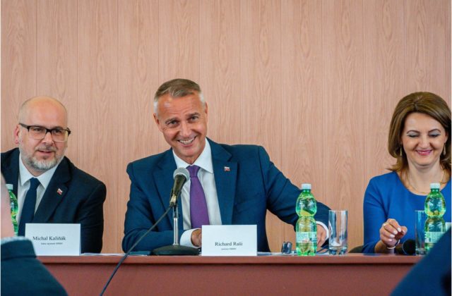Raši sa stretol s primátormi a starostami z okresu Svidník, samosprávam predstavil nové eurofondové výzvy (foto)