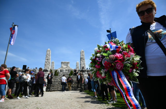 Fico a Pellegrini zdôraznili vzor M. R. Štefánika pre dnešnú dobu, časť publika ich vypískala (video+foto)