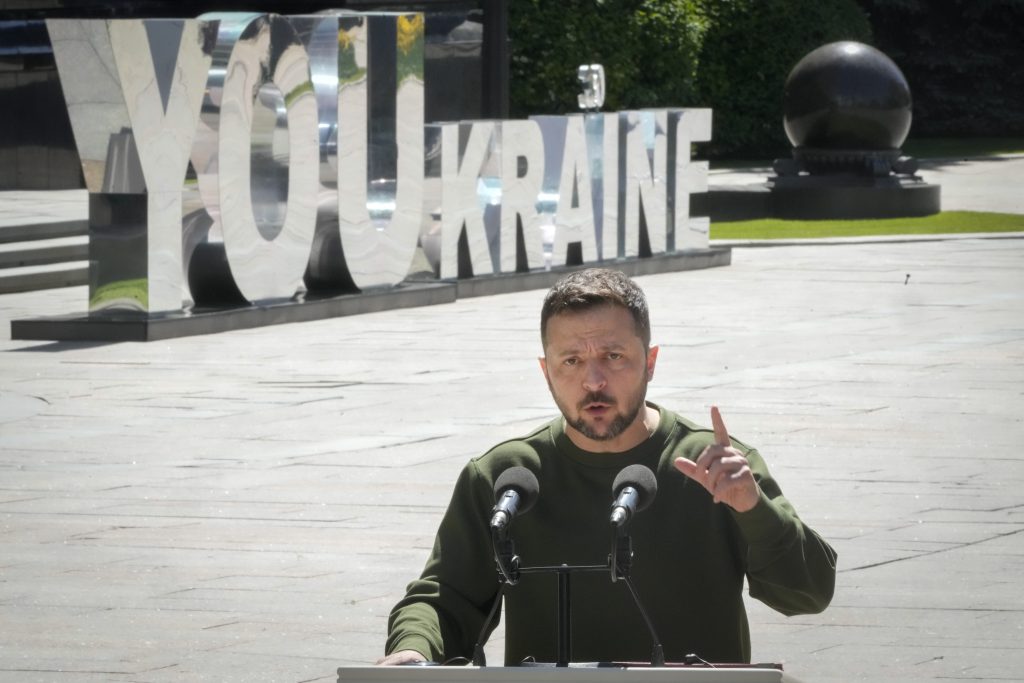 Zelenskyj okomentoval pohŕdavý postoj Fica k zbierke na muníciu pre Ukrajinu a dúfa, že na Slovensko vojna nepríde