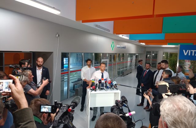 Útok na premiéra Fica bol politický motivovaný, povedal minister vnútra Šutaj Eštok (video)