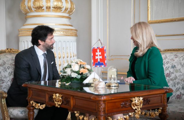 Čaputová sa stretla s Kaliňákom a chce navštíviť premiéra v nemocnici. Minister ju informoval o Ficovom zdravotnom stave