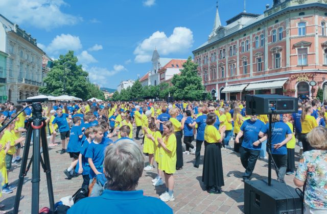 Hlavnú ulicu v Košiciach roztancovala štvorylka, zapojilo sa viac než dvetisícštyristo ľudí (video)