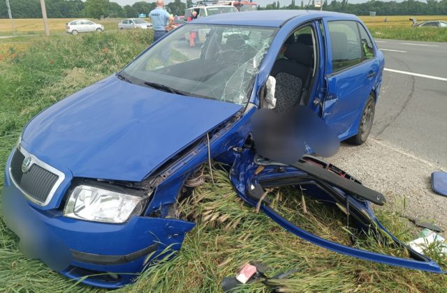 Fabia sa na križovatke zrazila s Mercedesom a skončilo to tragicky, nehodu neprežila 81-ročná vodička