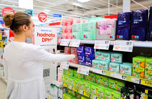 Tesco bojuje proti menštruačnej chudobe: odstrihlo hodnotu DPH z cien produktov dámskej hygieny