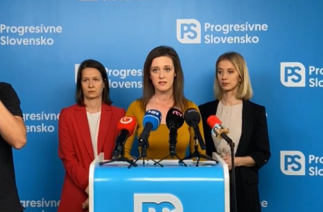 Vláda podľa progresívcov pomáha proruským dezinformátorom, čím ohrozuje európsku bezpečnosť (video)