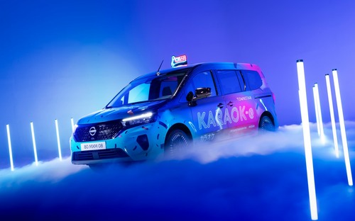 Nissan Townstar ako pojazdný karaoke bar?