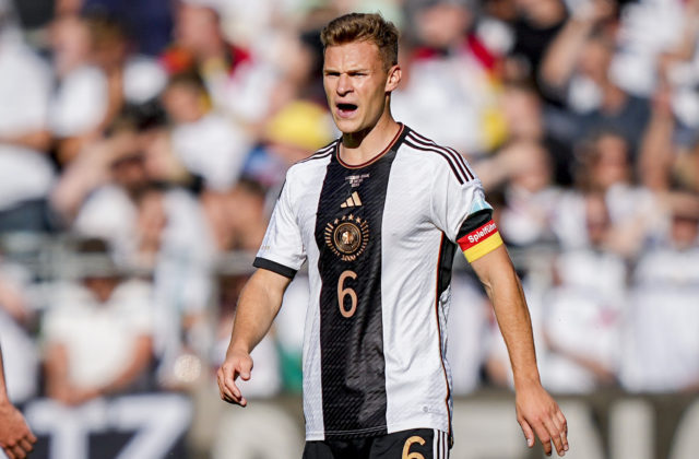 Jeden z piatich Nemcov by v „Nationalelf“ uprednostnil viac bielych hráčov. Absolútne rasistické, reagoval Kimmich