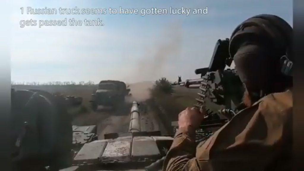 Šialené video z tanku: Z ničoho nič sa pred sebou objavil ukrajinský a ruský konvoj