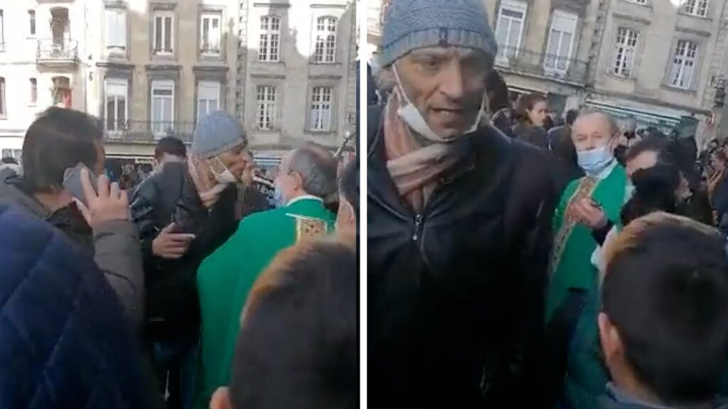 Arabsky hovoriaci muž, ktorý na videu napľul francúzskemu kňazovi do tváre, je „potrestaný“ kurzom občianstva + VIDEO