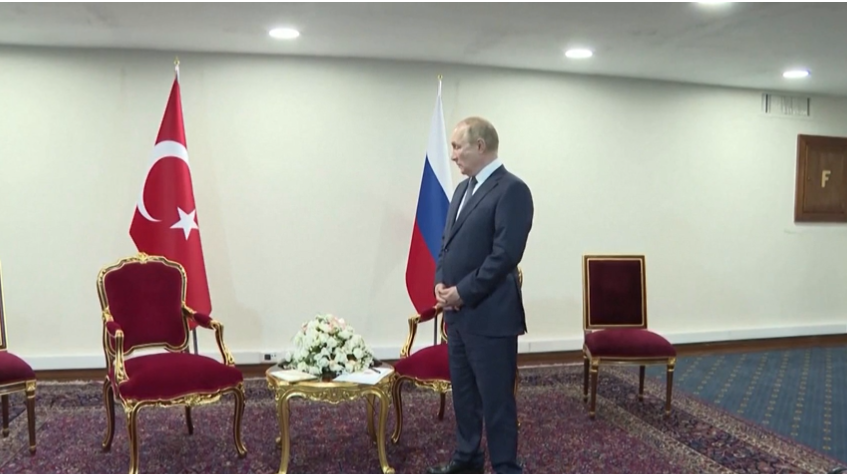 Časy sa menia. Putin si musel trápne počkať na Erdogana (FOTO)