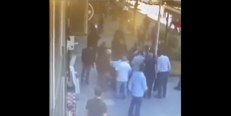 Buldog zachránil ženu pred agresorom (VIDEO)
