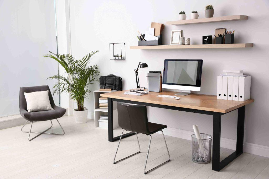 Čo musí spĺňať dobrý kancelársky stôl?